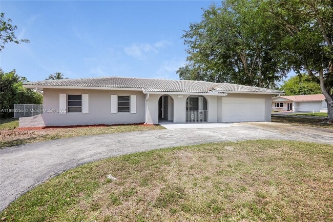 Building Photo - 11041 Glenwood Dr