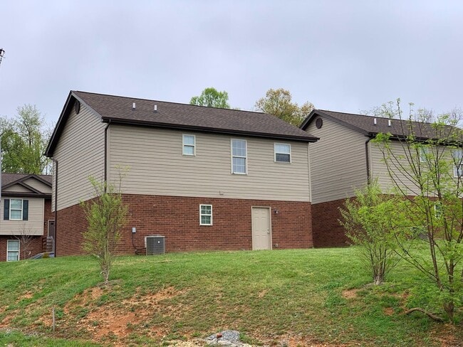 Photo - 2 Bedroom / 2 Bath Johnson City, TN 37604