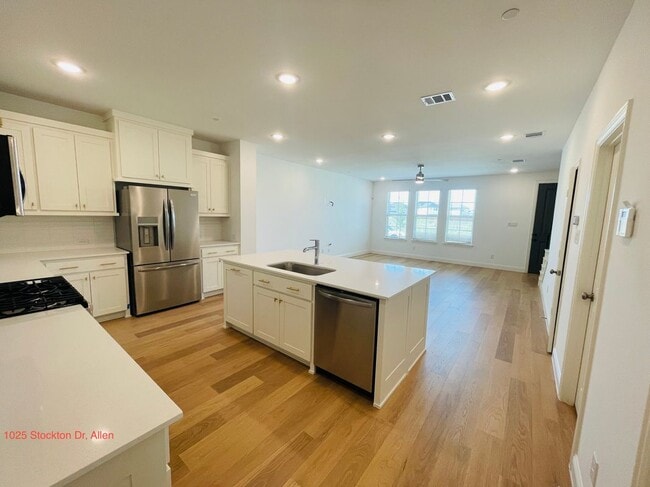 Photo - 1025 Stockton Dr