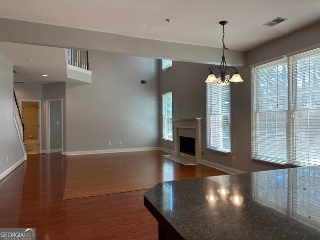 Photo - 669 Maple Grove Way