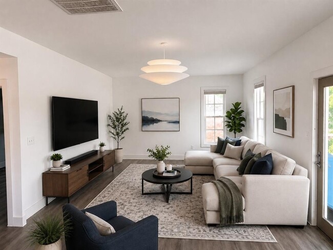 Photo - 1105 W 40th St