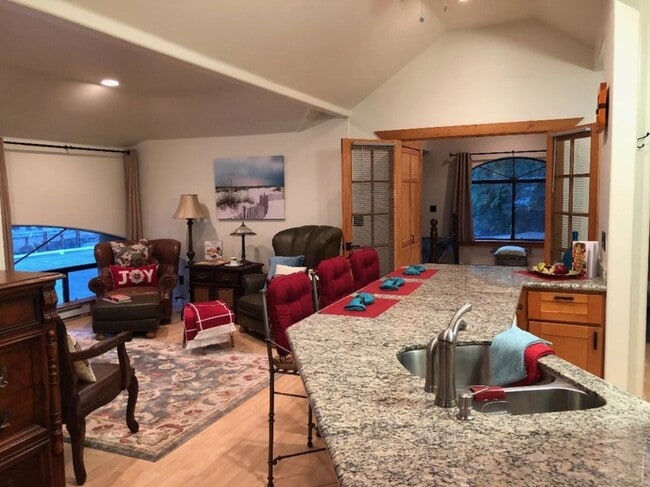 Photo - Palomares Canyon Estate