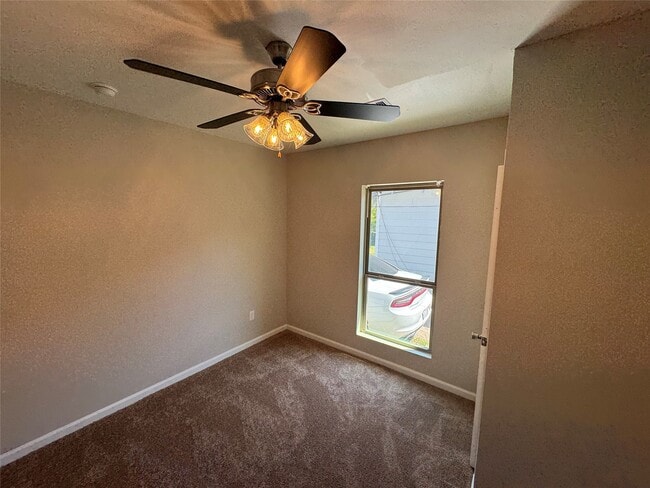 Photo - 3231 Holman St