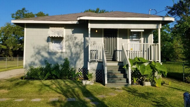 Building Photo - 1214 Teal St