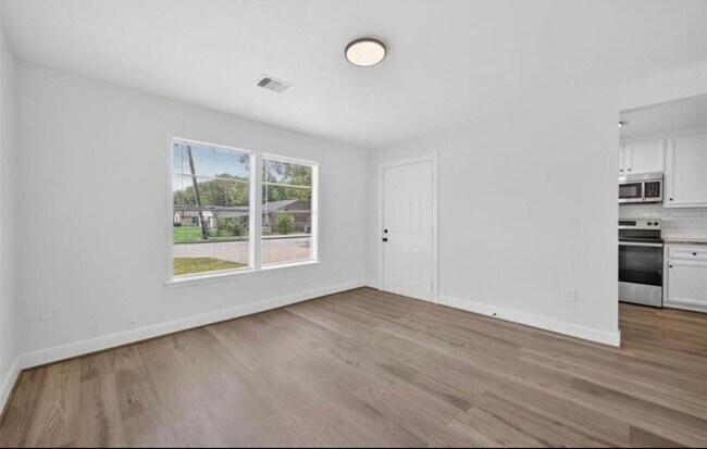 Photo - 7023 Crestmont St