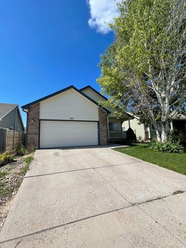 Photo - 765 Bluegrass Way