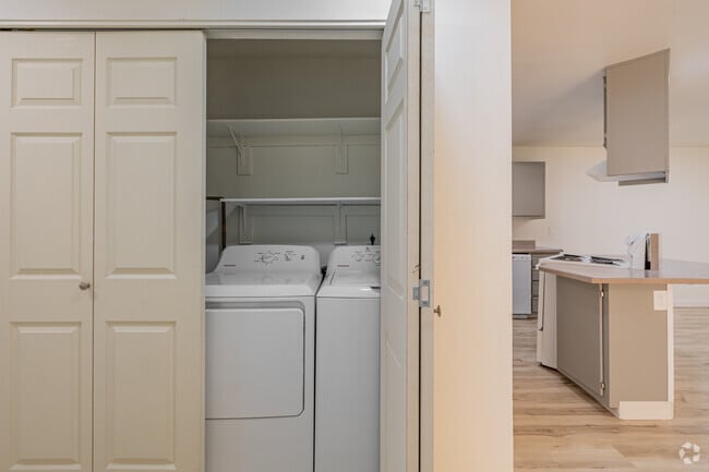 2BR, 2BA - 839SF - In-Unit Laundry