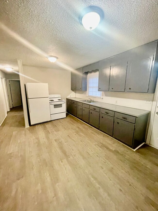 Photo - Labon805 Apartment Unit B