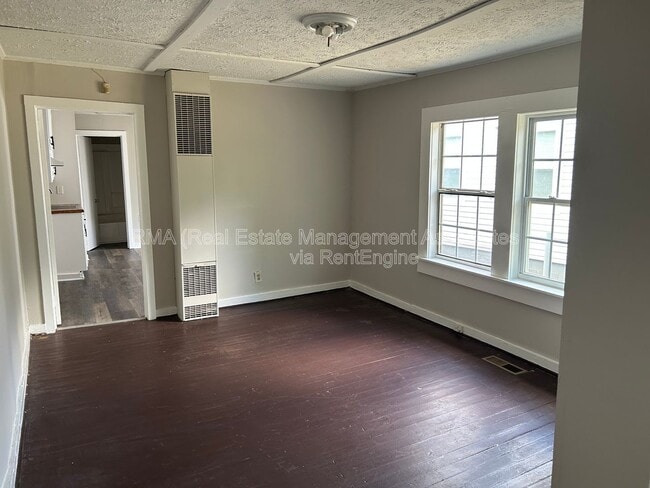 Photo - 1048 W College St Ext