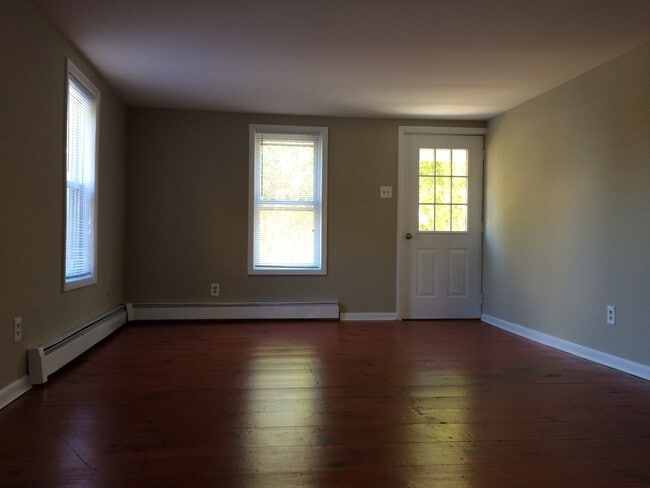 Photo - AVAILABLE NOW! Economical home with wood floors, Palisades Schools, laundry, gas heat