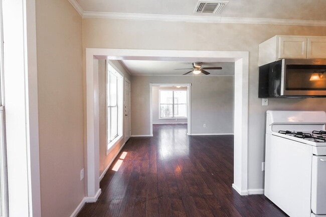 Photo - 3/2 with Bonus room!
