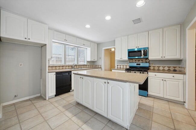 Photo - 14311 Overbrook Ln