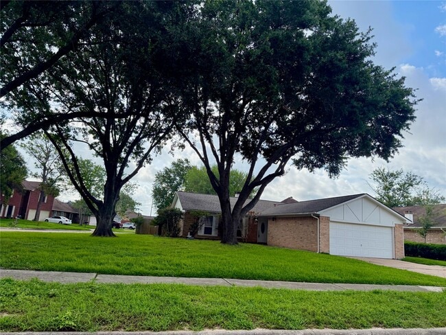 Building Photo - 2118 Marot Dr