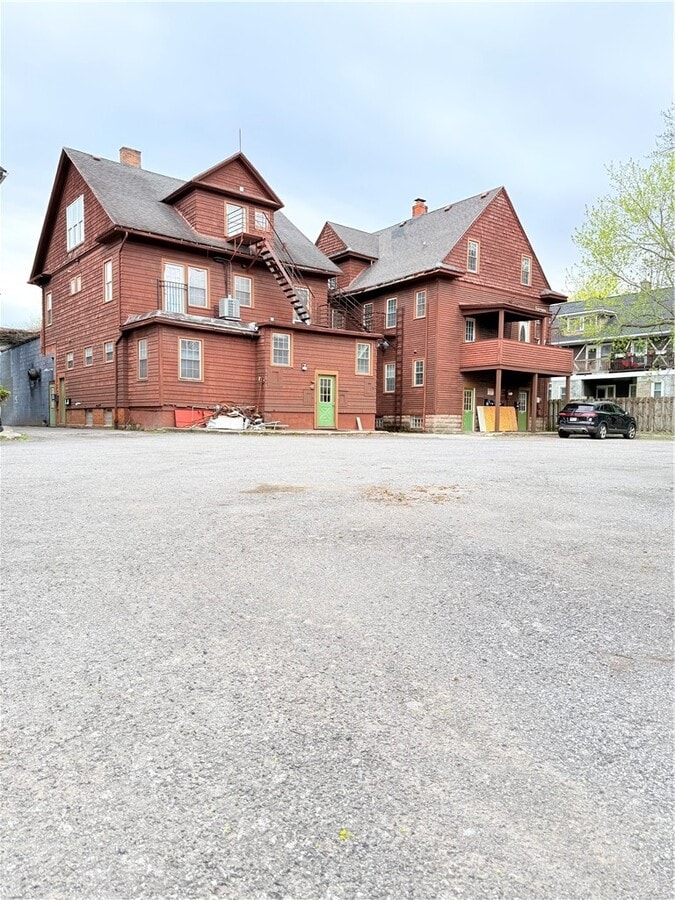Photo - 936 Monroe Ave
