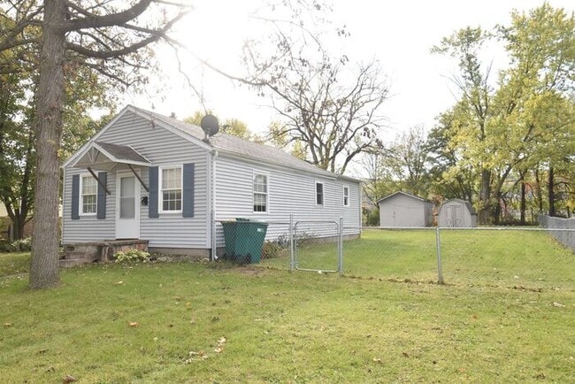 Photo - Mishawaka South-side 3 bedroom with a fenc...