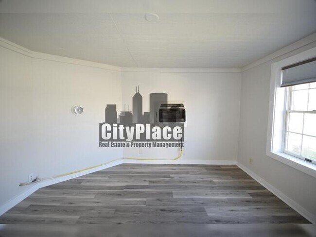 Photo - 1755 W Morris St