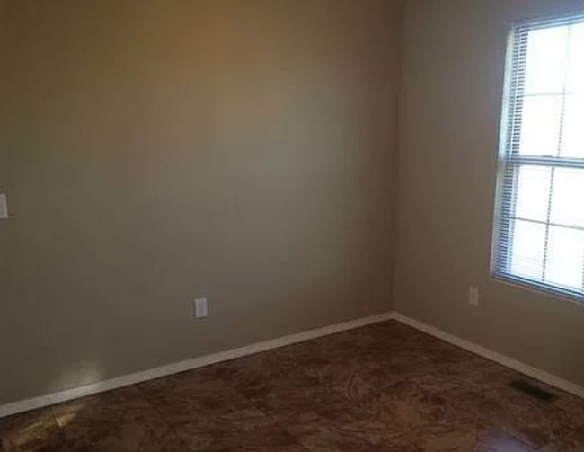 Photo - 3 Bed, 2Bath, 2 Car Garage, with Fenced in Yard!!