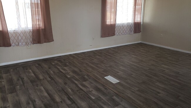 Photo - 2 Bedroom / 2 Bathroom Manufactured Home a...