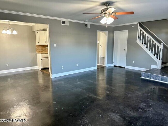 Photo - 200 Lodge Dr