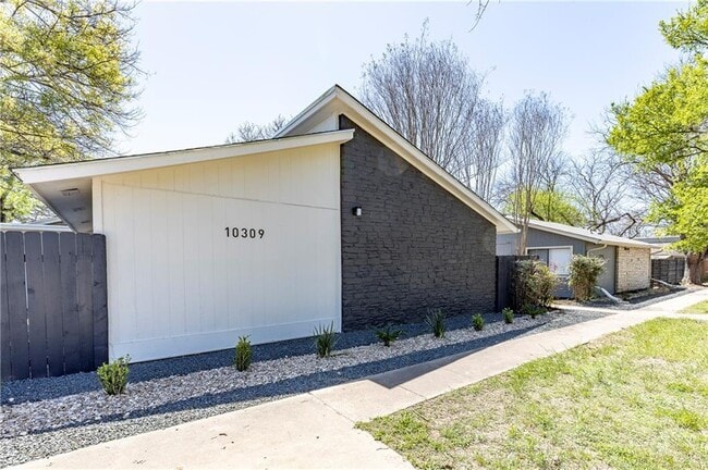 Building Photo - 10309 Burmaster Ln