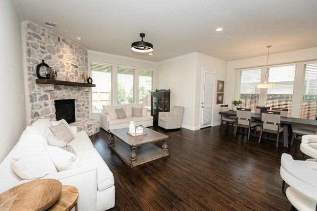 Photo - 4637 Seabiscuit St