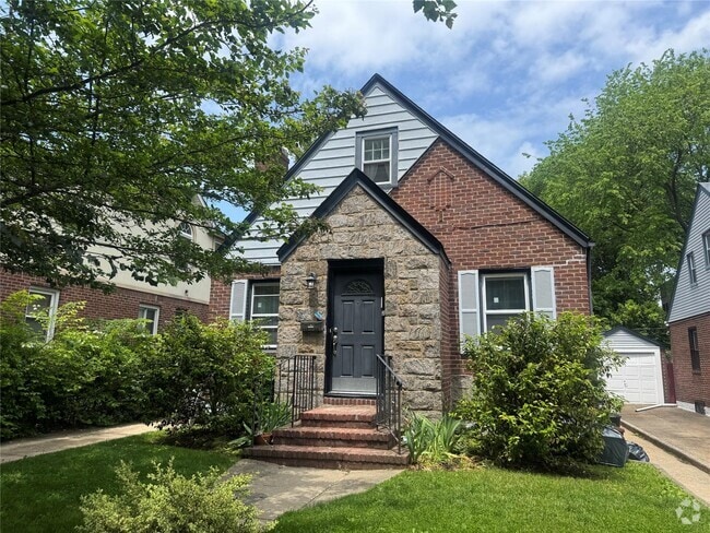 Building Photo - 187-15 Aberdeen Rd Rental