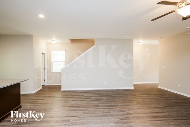 Photo - 19 Ruthie Ln N