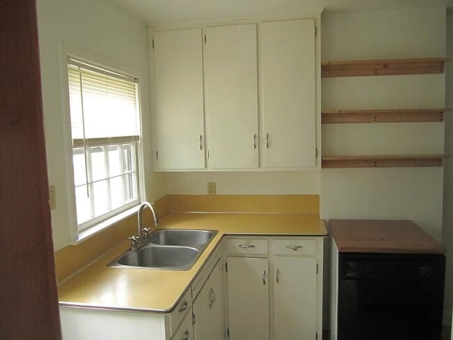 Photo - 2407 Knapp St