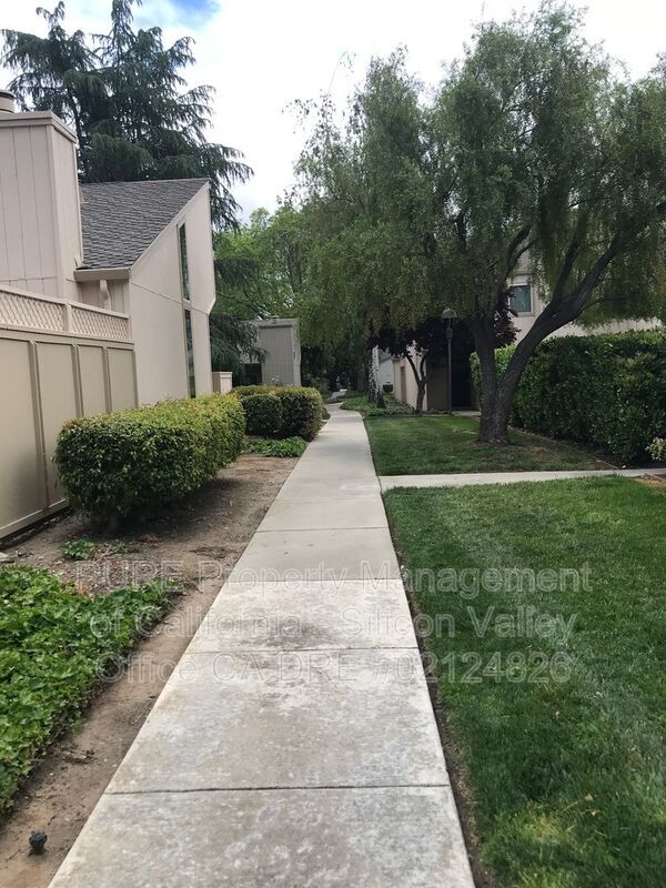 Photo - 1538 Huddersfield Ct