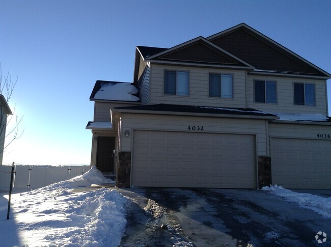 Building Photo - 3 BEDROOM, 2.5 BATHROOM, SADDLE RIDGE TOWN... Rental