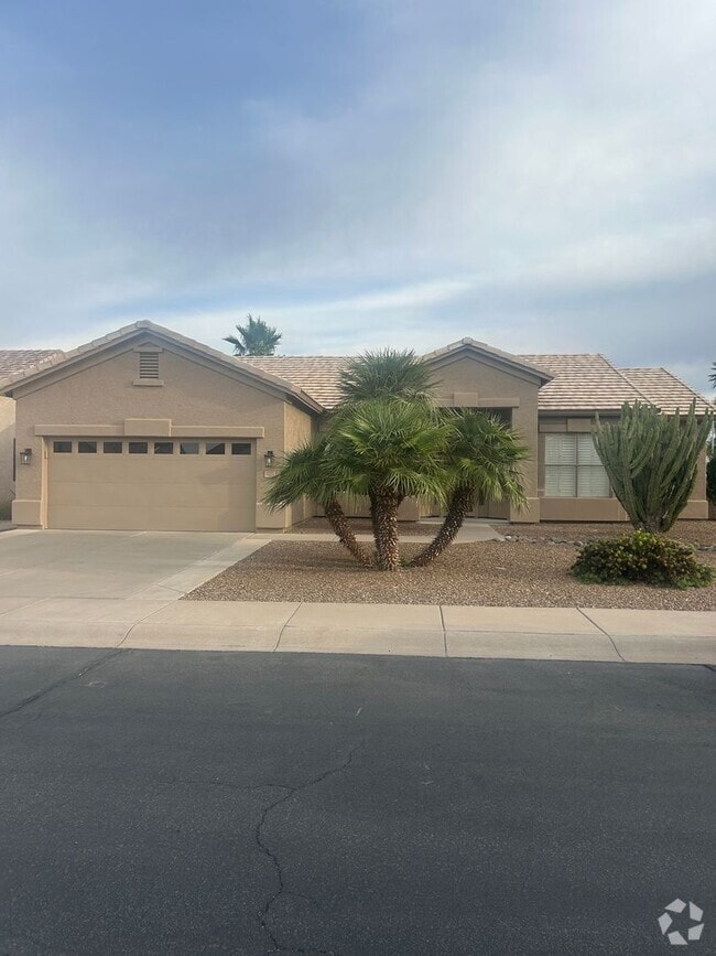 Building Photo - 2 bedroom with den in 55+ community Rental
