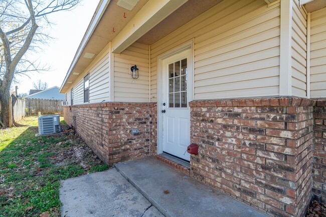 Building Photo - Updated 3-bedroom 1 bath Home in Springdale!!