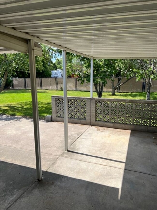 Photo - Centrally Located 2 Bed With Washer/Dryer Hookups