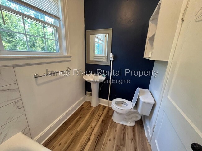 Photo - 900 Dearing St