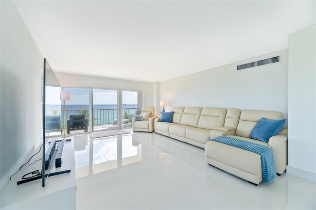 Photo - 1021 Hillsboro Mile Unit 308