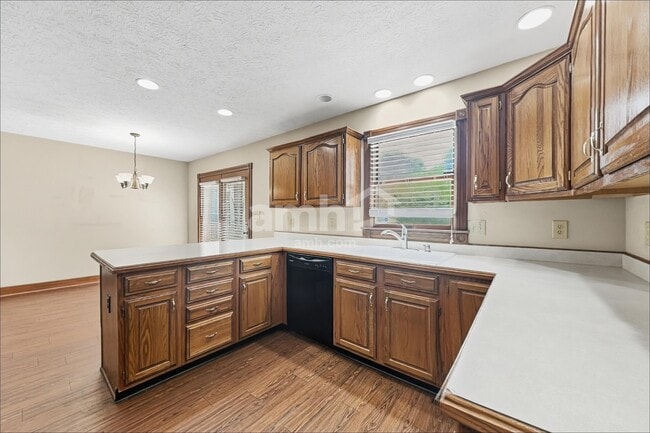 Photo - 1121 New Harmony Dr