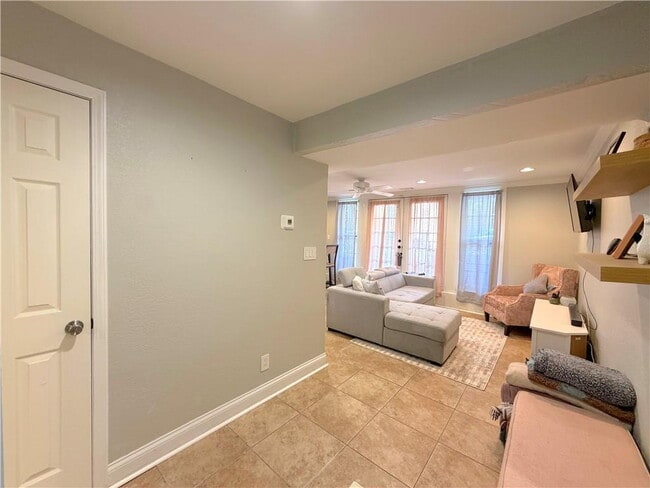 Photo - UPDATED 2BR/2BA WEST PLAZA CONDO Unidad #102