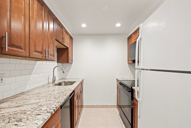 Photo - 1933 Commonwealth Ave Condo