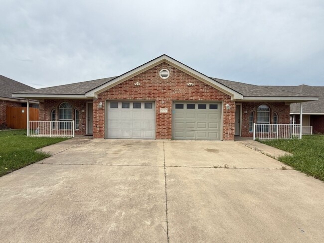 Building Photo - COMING SOON! Unit 5010 Heather Lane - A
