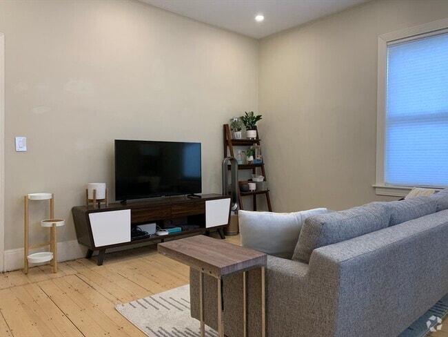 Building Photo - 12 Ashley St Unit 1 Rental