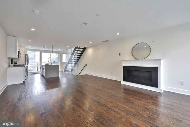 Photo - 965 N Lawrence St