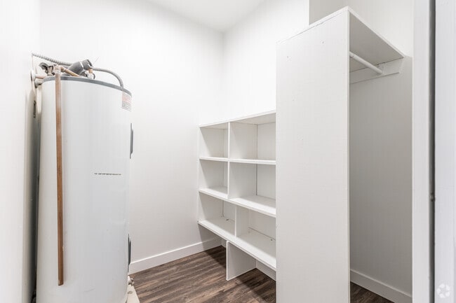1BR, 1BA - 680SF