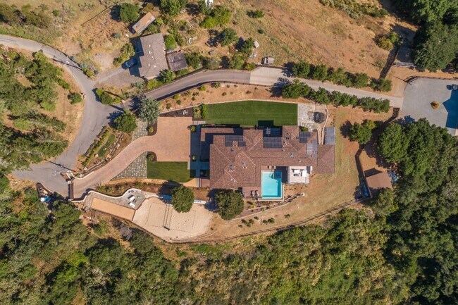 465 W Maple Way