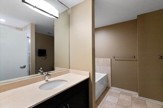 Photo - 123 S Green St Unit 802B