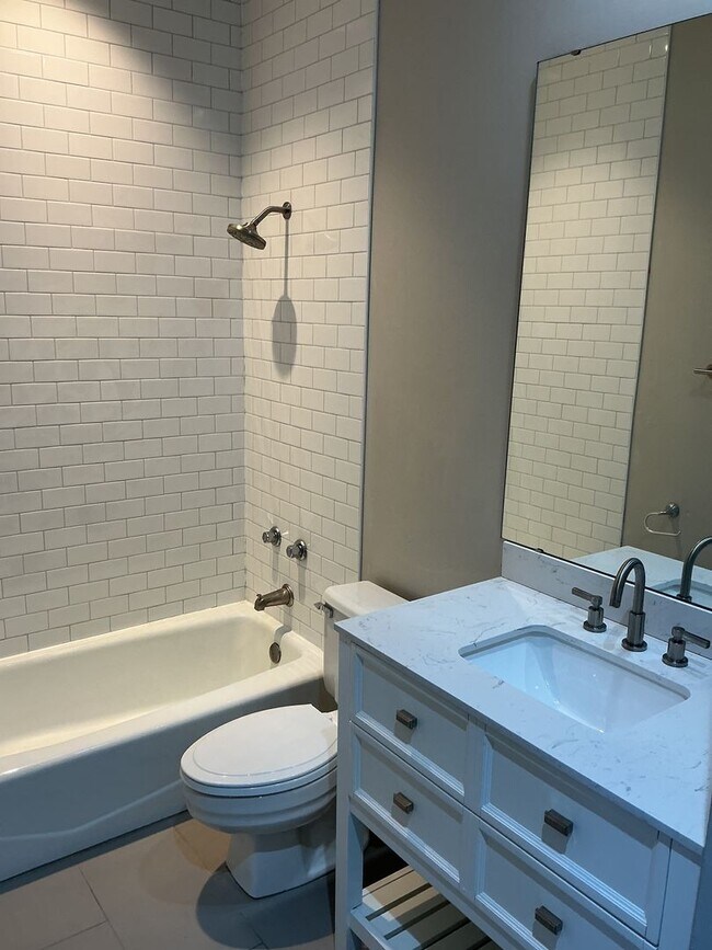 Photo - Bright & Updated 2BR with Hardwood Floors + In-Unit Laundry | Shaw / Botanical Area Unit 3867 2E-C