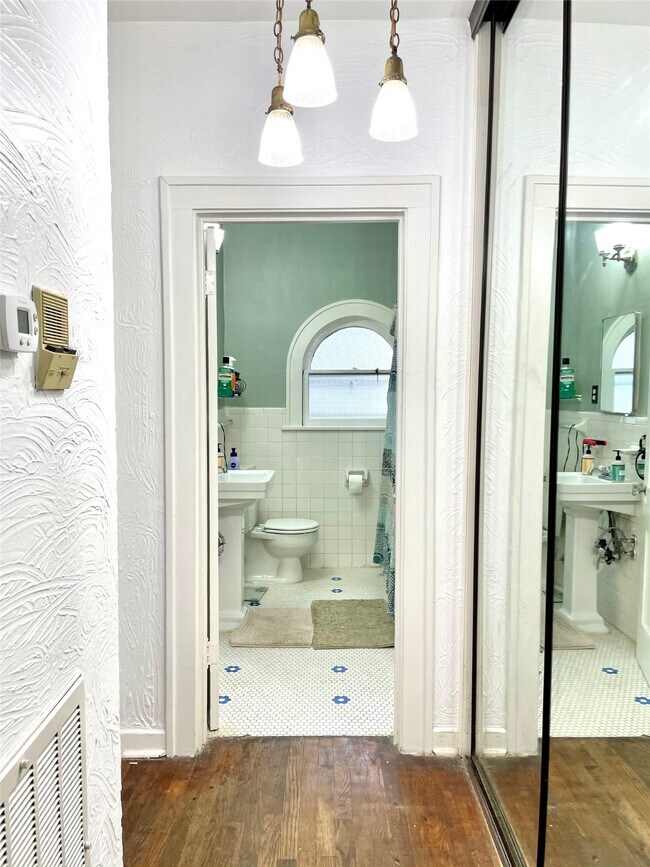 Photo - 429 Hawthorne St Unit 1