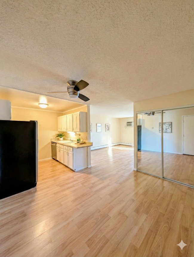 Building Photo - Golden Unit Golden #412