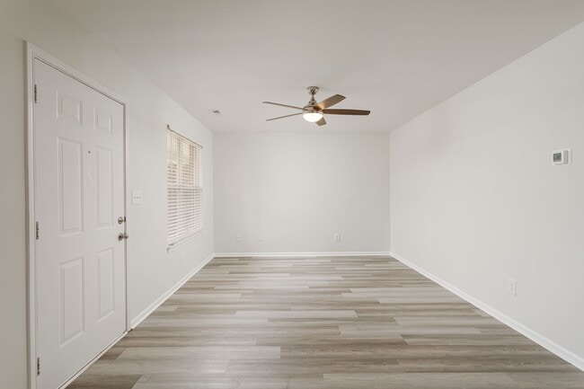 Hollin Ct 1 bedroom - The Oakley at Spring Creek