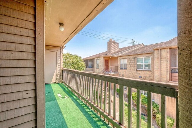 Building Photo - 10555 Turtlewood Ct Unit 1109 Rental