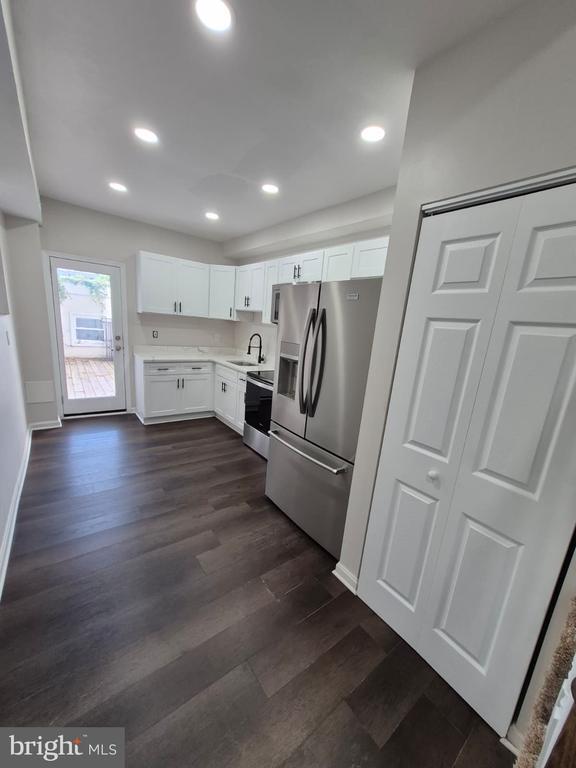 Photo - 2015 E Fairmount Ave